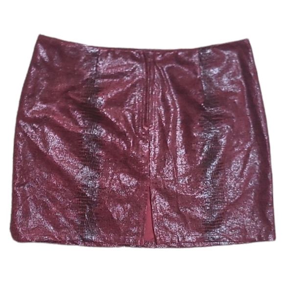 Red Python Pattern Mini Skirt - Picture 2 of 9